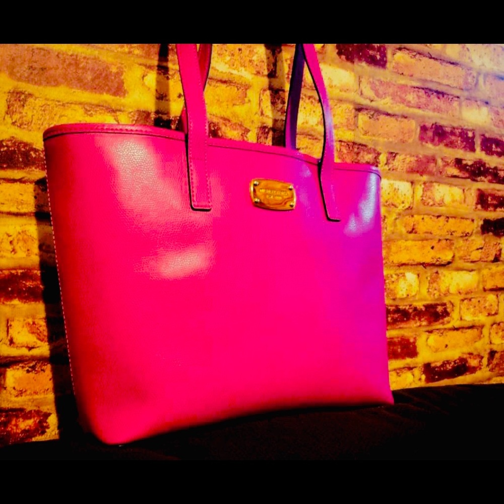 New with tags Michael kors tote fuchsia